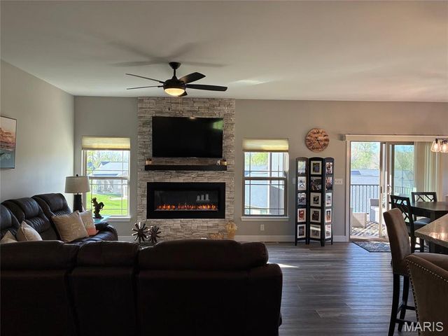 8085 Villa Valley Lane, Caseyville, IL 62232