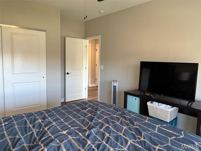 8085 Villa Valley Lane, Caseyville, IL 62232