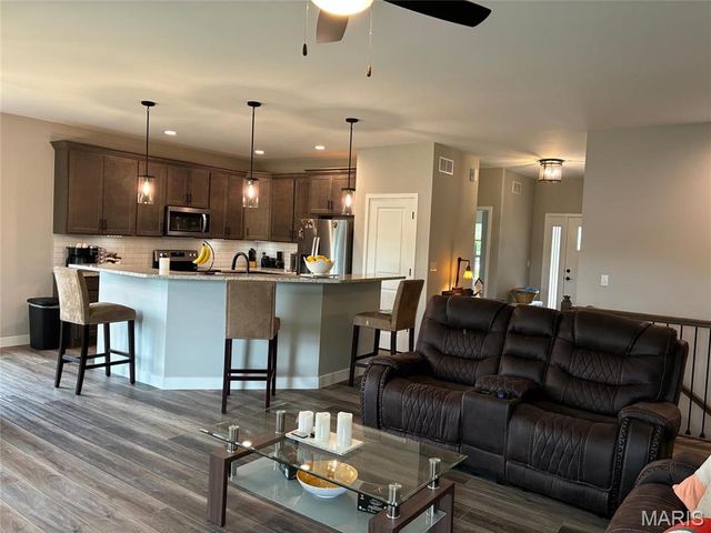 8085 Villa Valley Lane, Caseyville, IL 62232