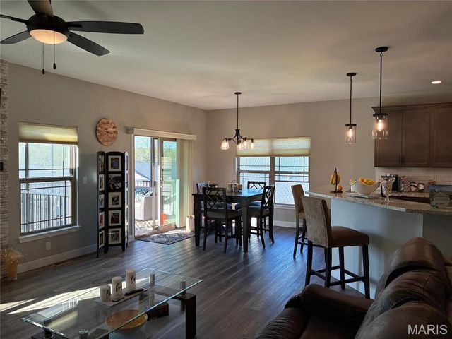 8085 Villa Valley Lane, Caseyville, IL 62232