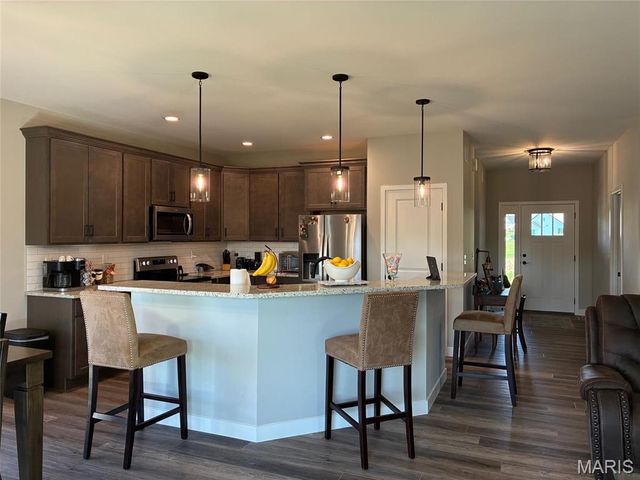 8085 Villa Valley Lane, Caseyville, IL 62232