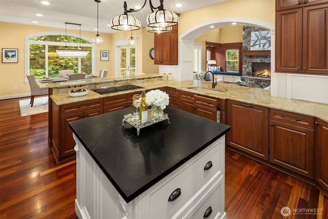 22017 SE 4th Street, Sammamish, WA 98074