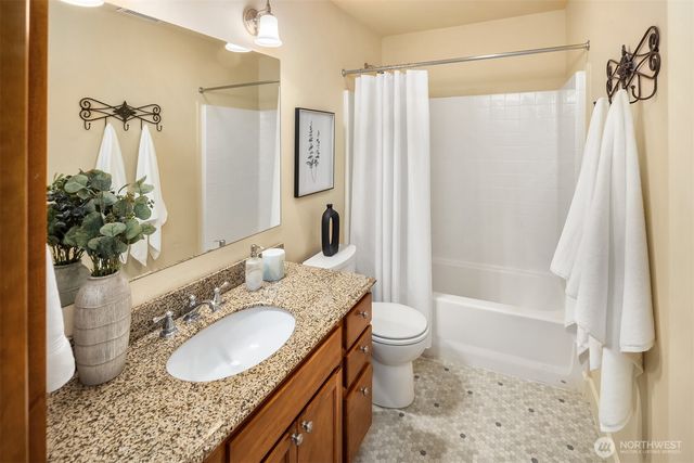 22017 SE 4th Street, Sammamish, WA 98074