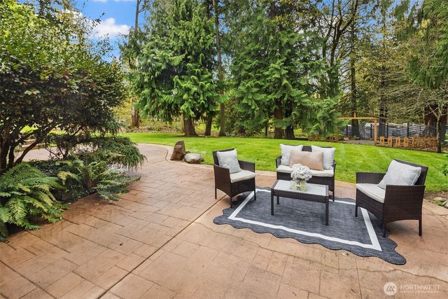 22017 SE 4th Street, Sammamish, WA 98074