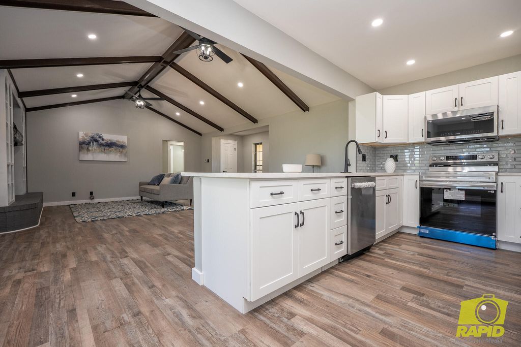 Image 15 of property listing at 1726 Catalina Drive, San Angelo, TX 76901