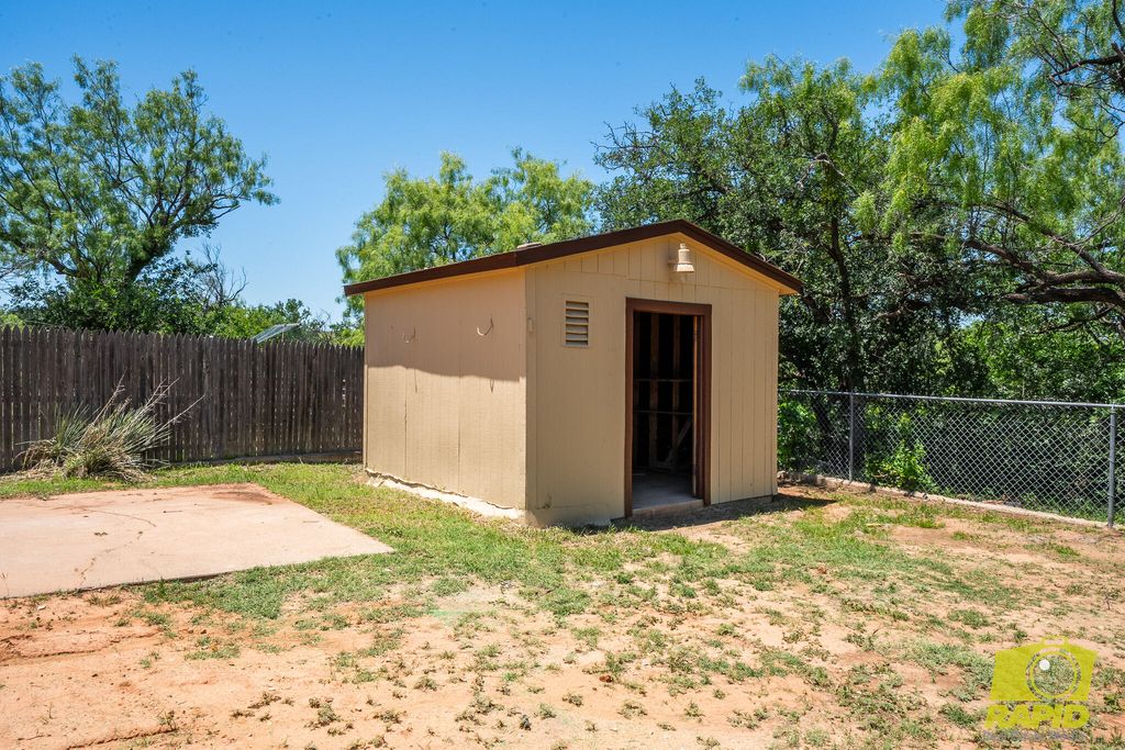 Image 41 of property listing at 1726 Catalina Drive, San Angelo, TX 76901