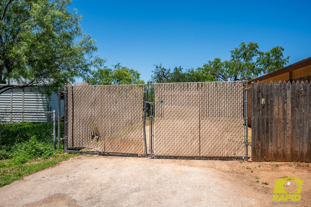 Image 44 of property listing at 1726 Catalina Drive, San Angelo, TX 76901