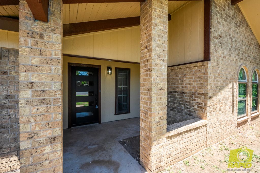 Image 5 of property listing at 1726 Catalina Drive, San Angelo, TX 76901