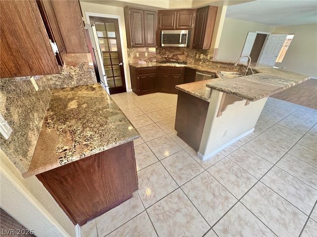 8240 Tivoli Cove Drive, Las Vegas, NV 89128