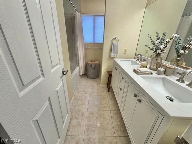 8240 Tivoli Cove Drive, Las Vegas, NV 89128