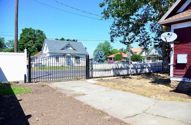 1627 W Knox Ave, Spokane, WA 99205