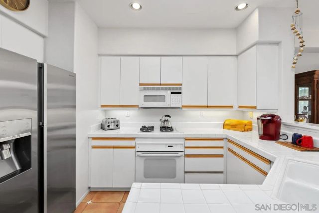 12490 Heatherton 12, San Diego, CA 92128