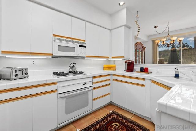 12490 Heatherton 12, San Diego, CA 92128