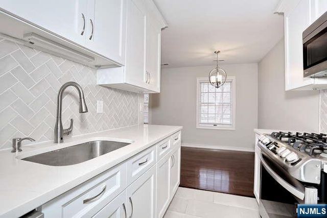 17 Colonial Village Drive, Hillsdale, NJ 07642