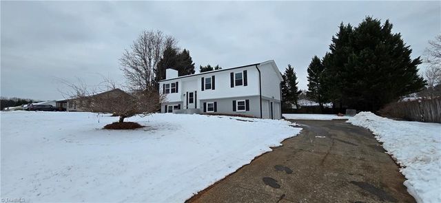 3317 Coventry Forest Lane, King, NC 27021