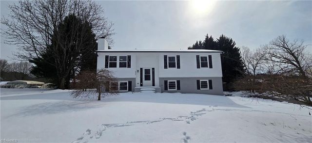 3317 Coventry Forest Lane, King, NC 27021