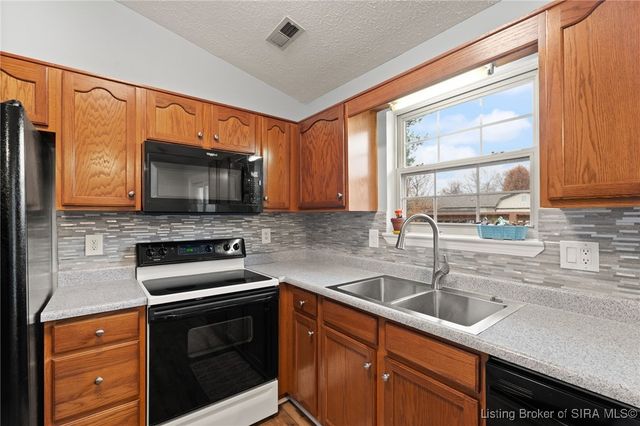 1215 Flagstone Drive, Jeffersonville, IN 47130