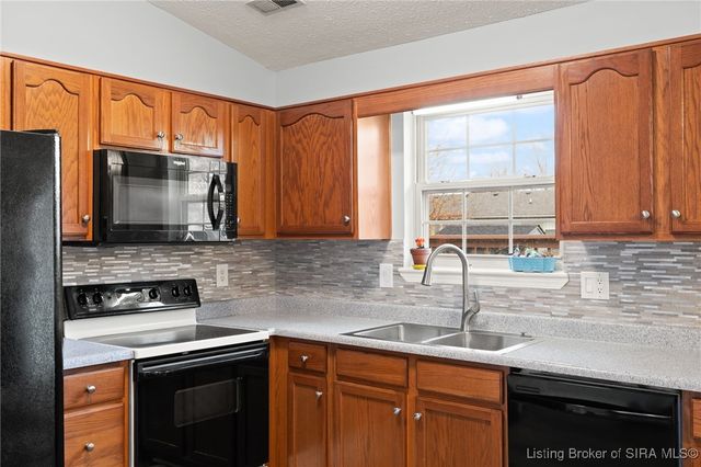 1215 Flagstone Drive, Jeffersonville, IN 47130