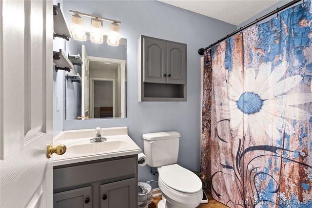 1215 Flagstone Drive, Jeffersonville, IN 47130