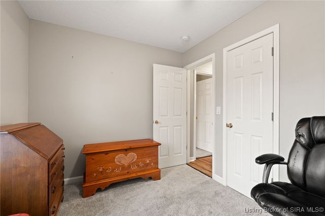 1215 Flagstone Drive, Jeffersonville, IN 47130