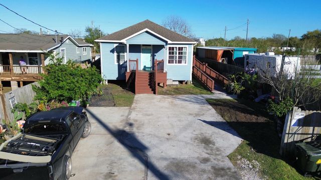 771 10th Street, Dickinson, TX 77539