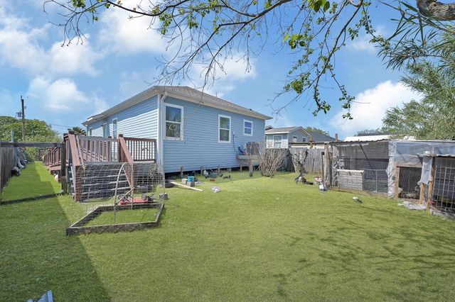 771 10th Street, Dickinson, TX 77539