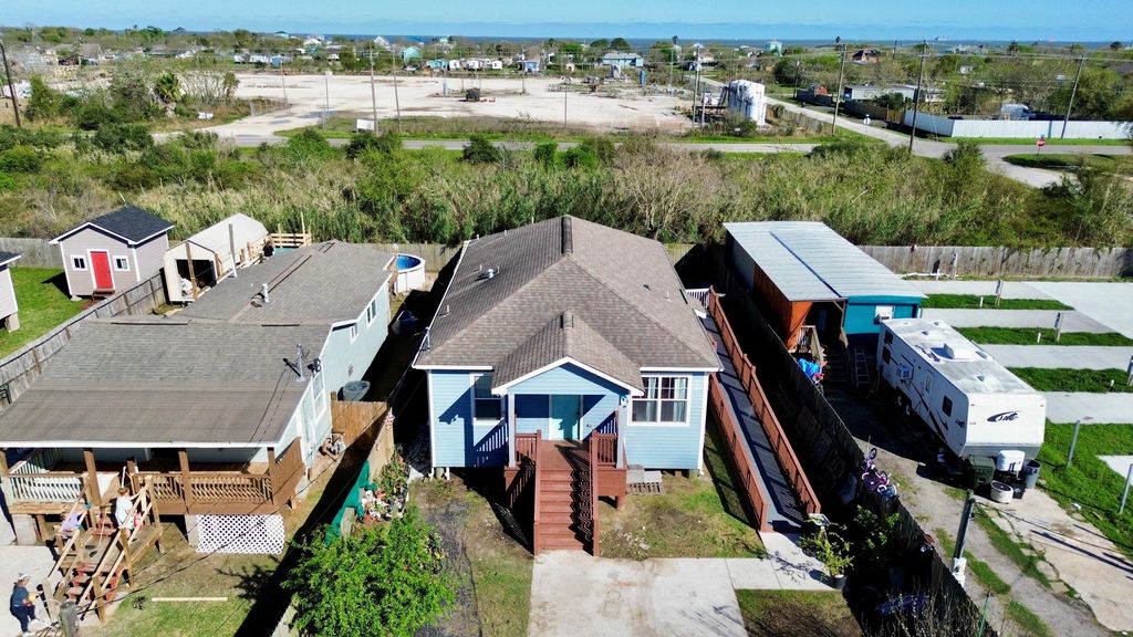 771 10th Street, Dickinson, TX 77539