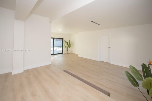 15411 NE 10th Ave, North Miami Beach, FL 33162