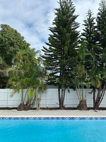 15411 NE 10th Ave, North Miami Beach, FL 33162