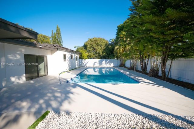 15411 NE 10th Ave, North Miami Beach, FL 33162