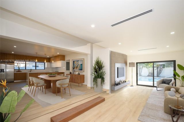 15411 NE 10th Ave, North Miami Beach, FL 33162