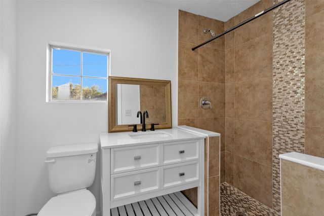 403 Meters Street, Houston, TX 77020