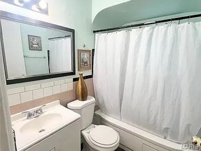 9776 Dennis Drive, St Louis, MO 63136