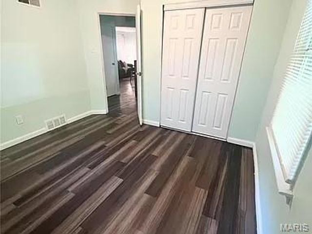 9776 Dennis Drive, St Louis, MO 63136