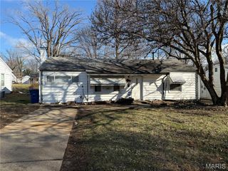 9776 Dennis Drive, St Louis, MO 63136