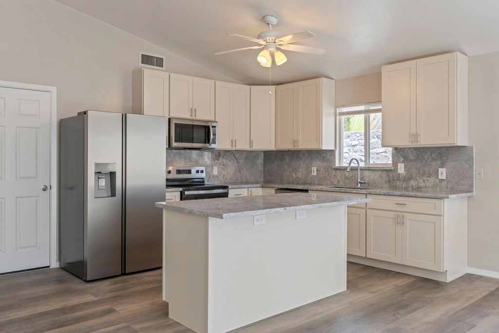 2021 Paulele Pl, Kihei, HI 96753