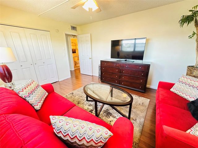 4050 Harwood E 4050, Deerfield Beach, FL 33442