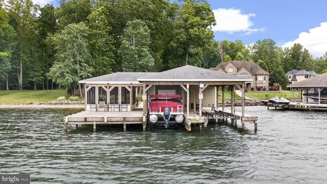 126 VILLAGE DR, Bumpass, VA 23024