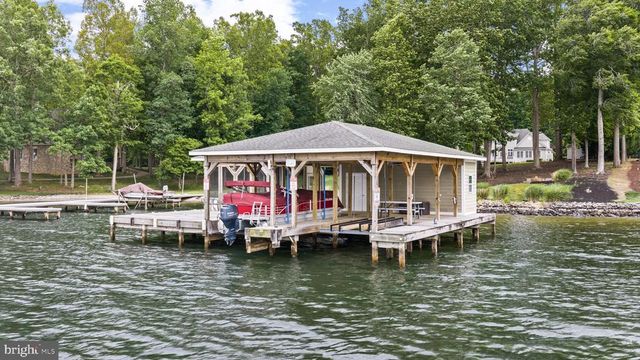 126 VILLAGE DR, Bumpass, VA 23024