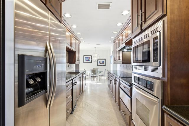 3350 Mccue Road 2402, Houston, TX 77056