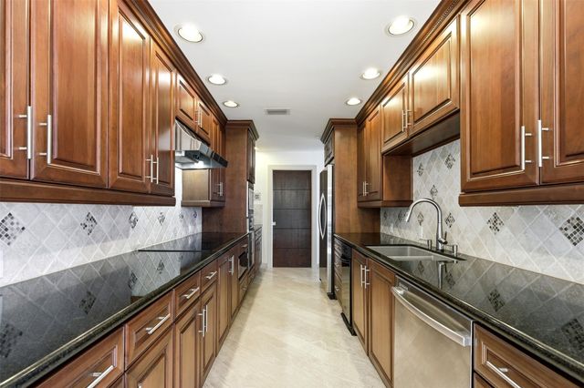 3350 Mccue Road 2402, Houston, TX 77056