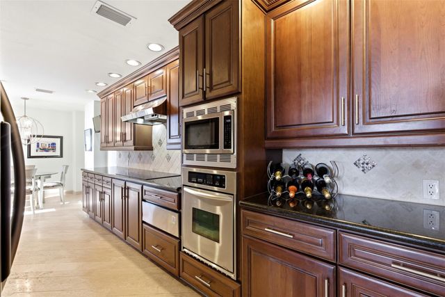 3350 Mccue Road 2402, Houston, TX 77056