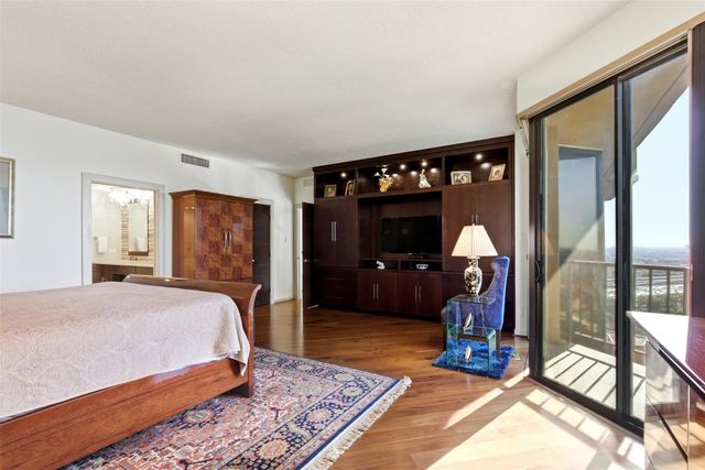 3350 Mccue Road 2402, Houston, TX 77056