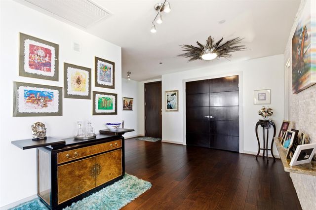 3350 Mccue Road 2402, Houston, TX 77056