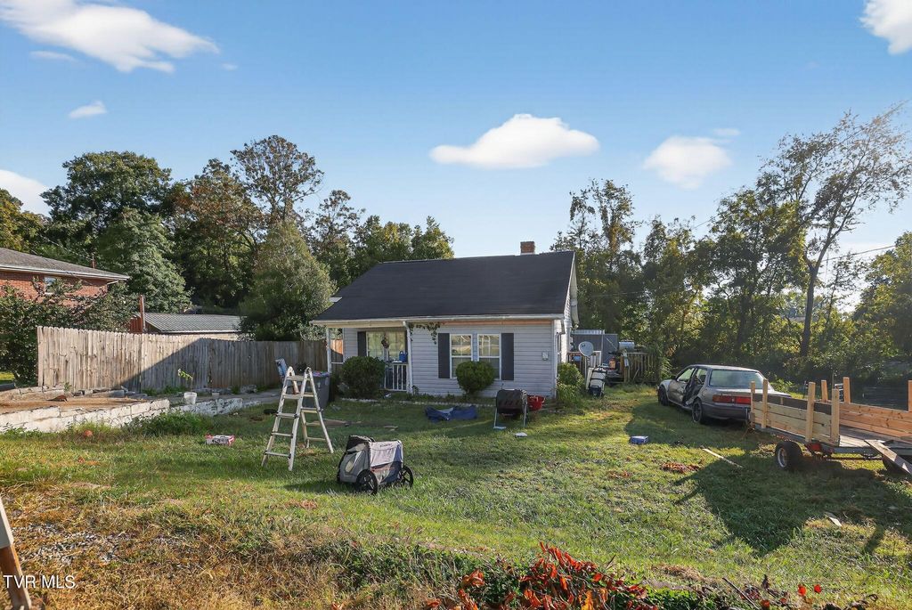 324 Kaywood Avenue, Mount Carmel, TN 37645