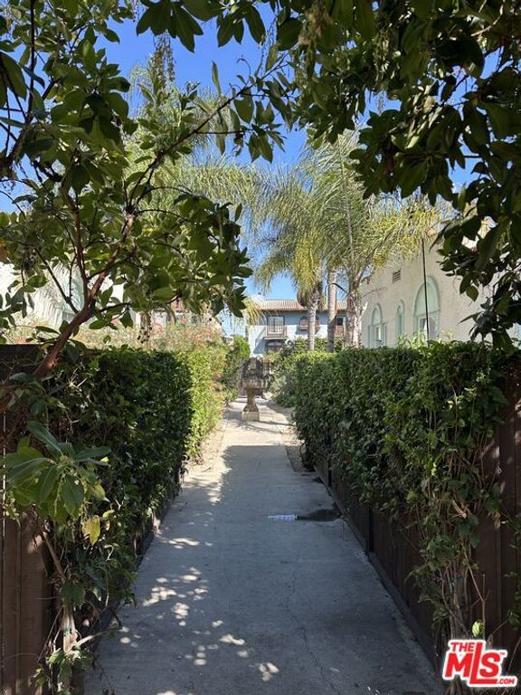 1533 6th Avenue, Los Angeles, CA 90019 — photo 2