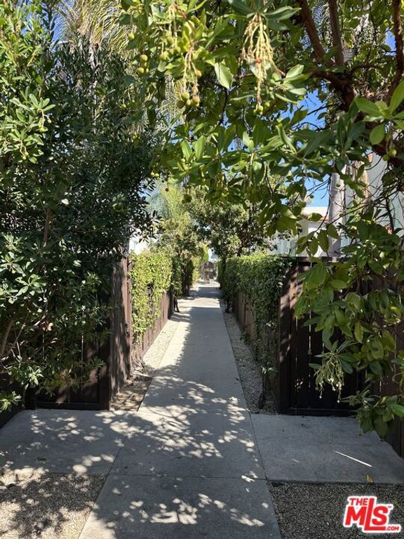 1533 6th Avenue, Los Angeles, CA 90019 — photo 4