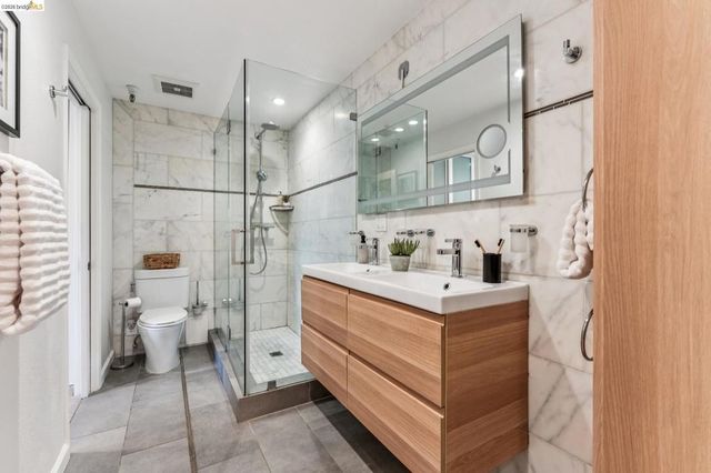 389 Belmont Street 411, Oakland, CA 94610