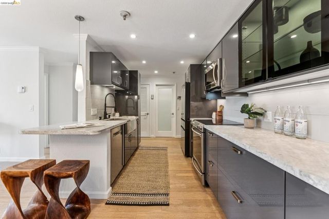 389 Belmont Street 411, Oakland, CA 94610