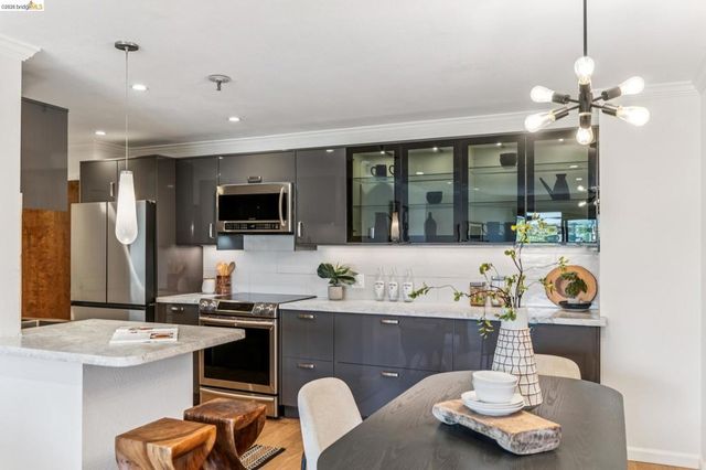 389 Belmont Street 411, Oakland, CA 94610